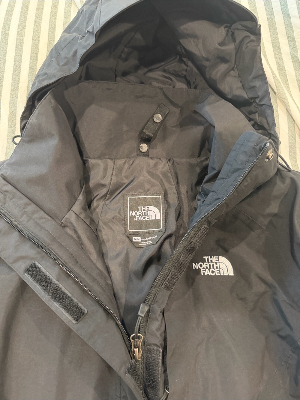 The North Face Black Women's Hooded Ski Jacket - Picture 2 of 6